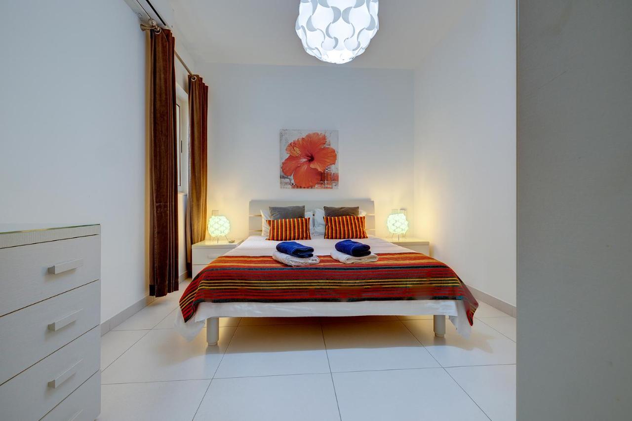 Modern Apartment Steps From Balluta Bay スリーマ エクステリア 写真