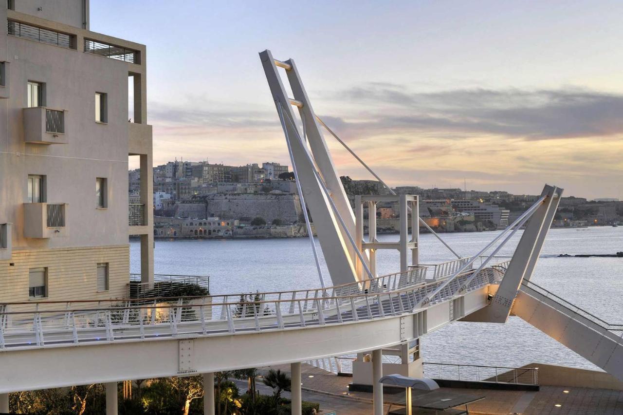 Modern Apartment Steps From Balluta Bay スリーマ エクステリア 写真
